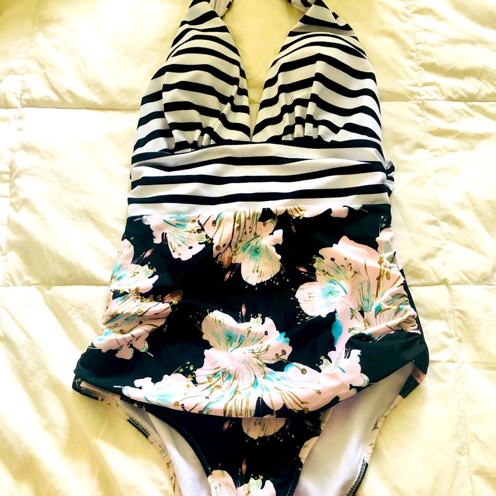 Beach sissi  Large deep V neck swimwear NWT!